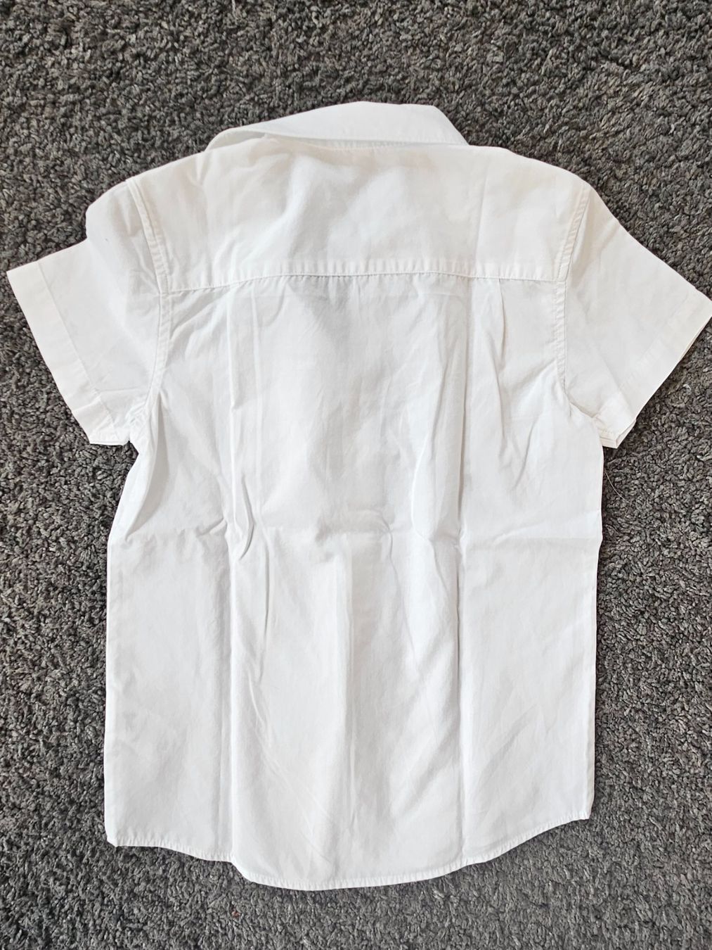 C&A Hemden, T-Shirts & Polos: Hemd kurzarm weiss Grösse 122 – Gebraucht aus Marthalen von Himbeersugus 1