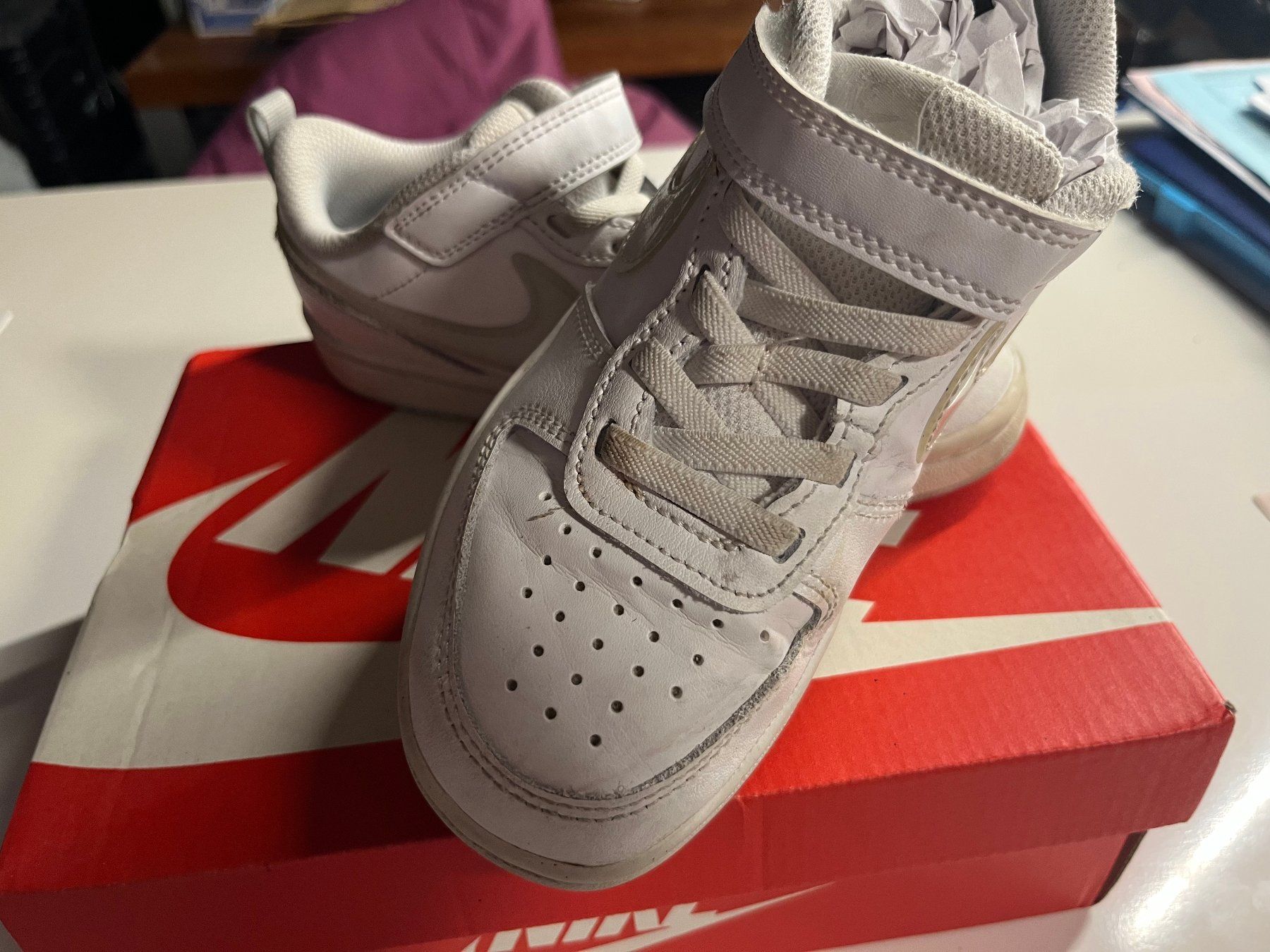 Nike Scarpe per ragazzi: Baskets Nike blanches enfants taille 30 – Usato da Murten venduto da Xanax200mg