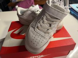 Baskets Nike blanches enfants taille 30