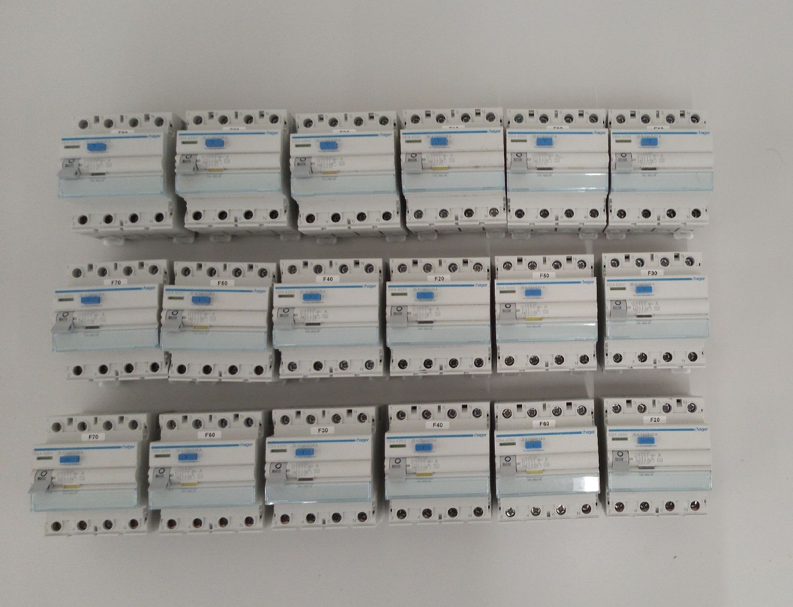 Hager Componenti elettronici: Hager Sicherungen CDA 425C 25A – Nuovo (secondo la descrizione) da Basel venduto da Fahrenheitcycling