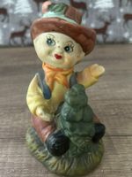 Weihnachtsfigur, Bub mit Tannenbaum, Vintage Deko Figur 🎄