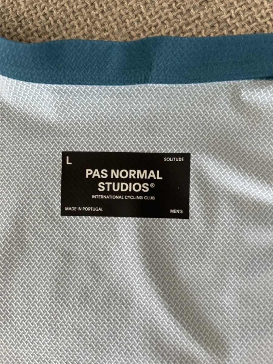 Pas Normal Studios Maillots de corps & Pantalons: Maillot Pas Normal Studios taille L – D'occasion à Biel/Bienne par ponpon_bleu 3