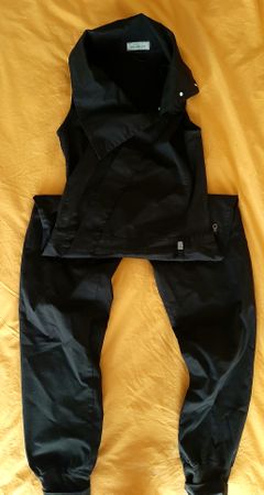 Skunkfunk black cowl necked jumpsuit. Taille M
