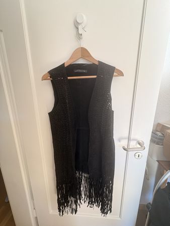 Zara Echtleder Gilet Gr. S – Schwarz mit Fransen