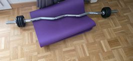 Barre squat (10kg) + 6 kg