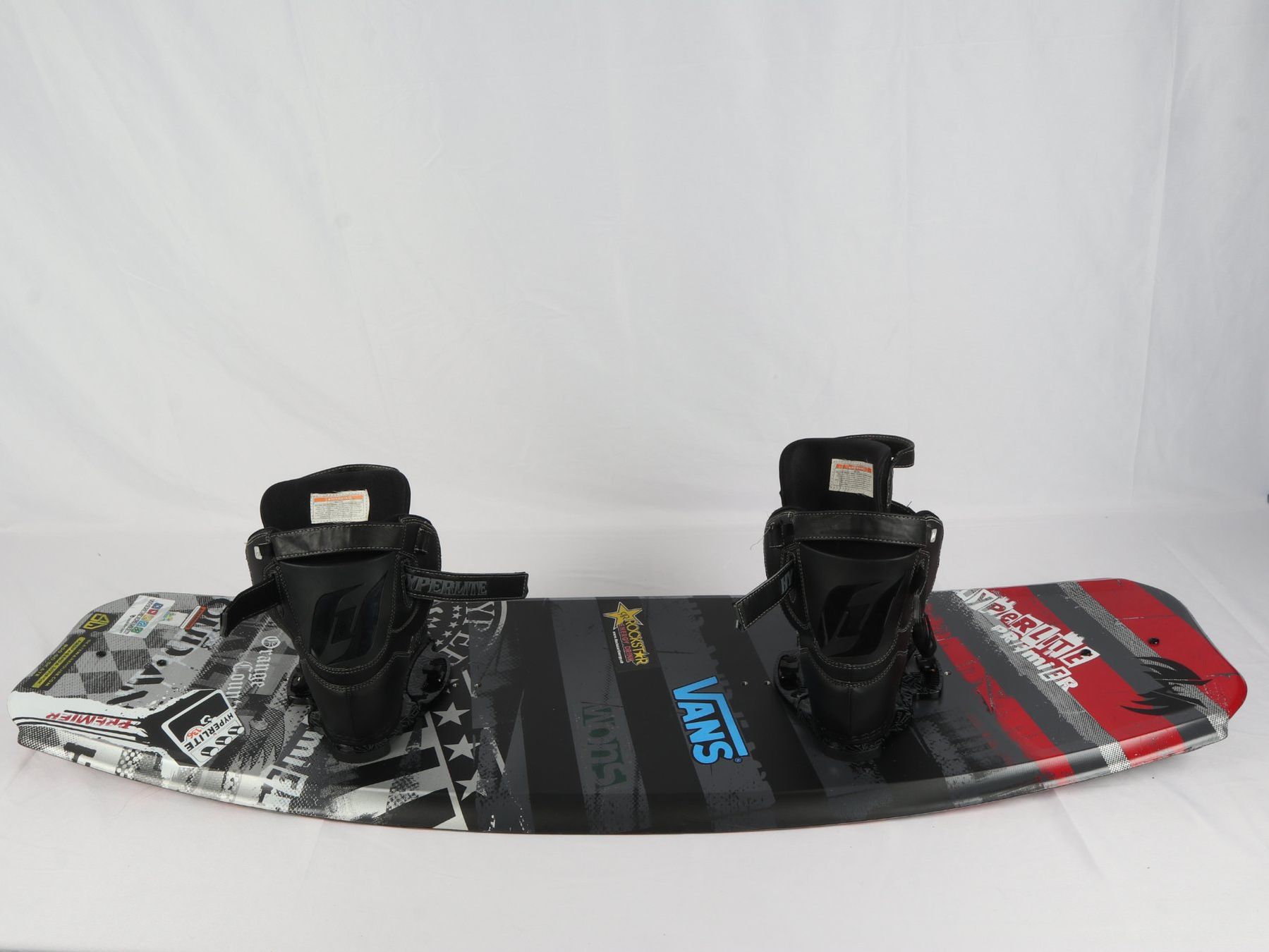 Hyperlite Surfboards & Schwimmbrette: HYPERLITE Premier 136 Wakeboard mit Focus Bindung – Gebraucht aus Steinen von Restwert_Steinen 1