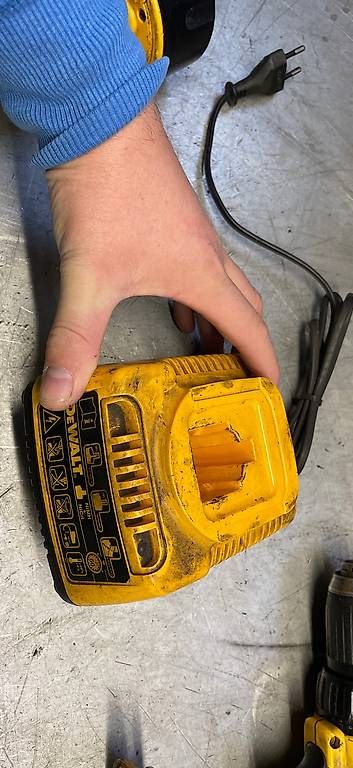 Perceuses: Akku Bormaschine Dewalt – D'occasion à Uttigen par power87 3
