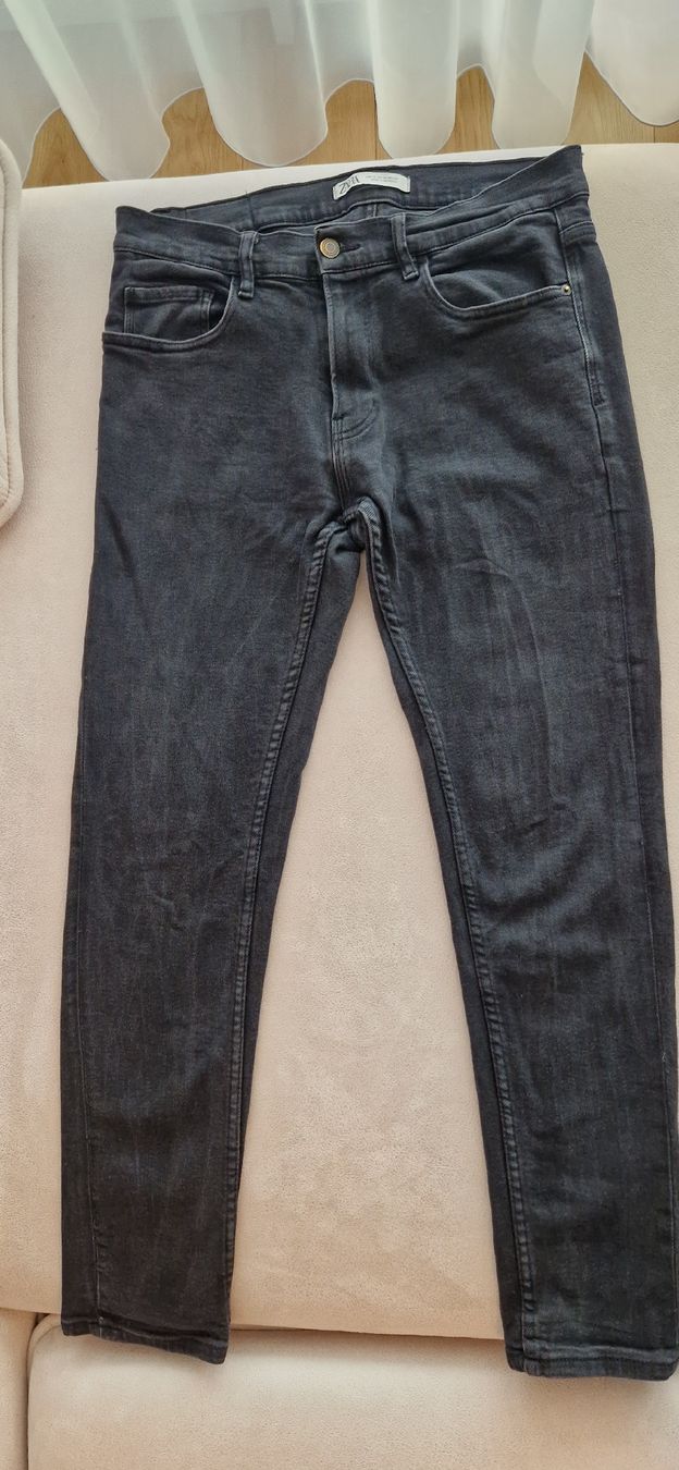 Zara Jeans: Zara man - schwarze Jeans Grösse 42 – Gebraucht aus Wittenbach von jo_bi93