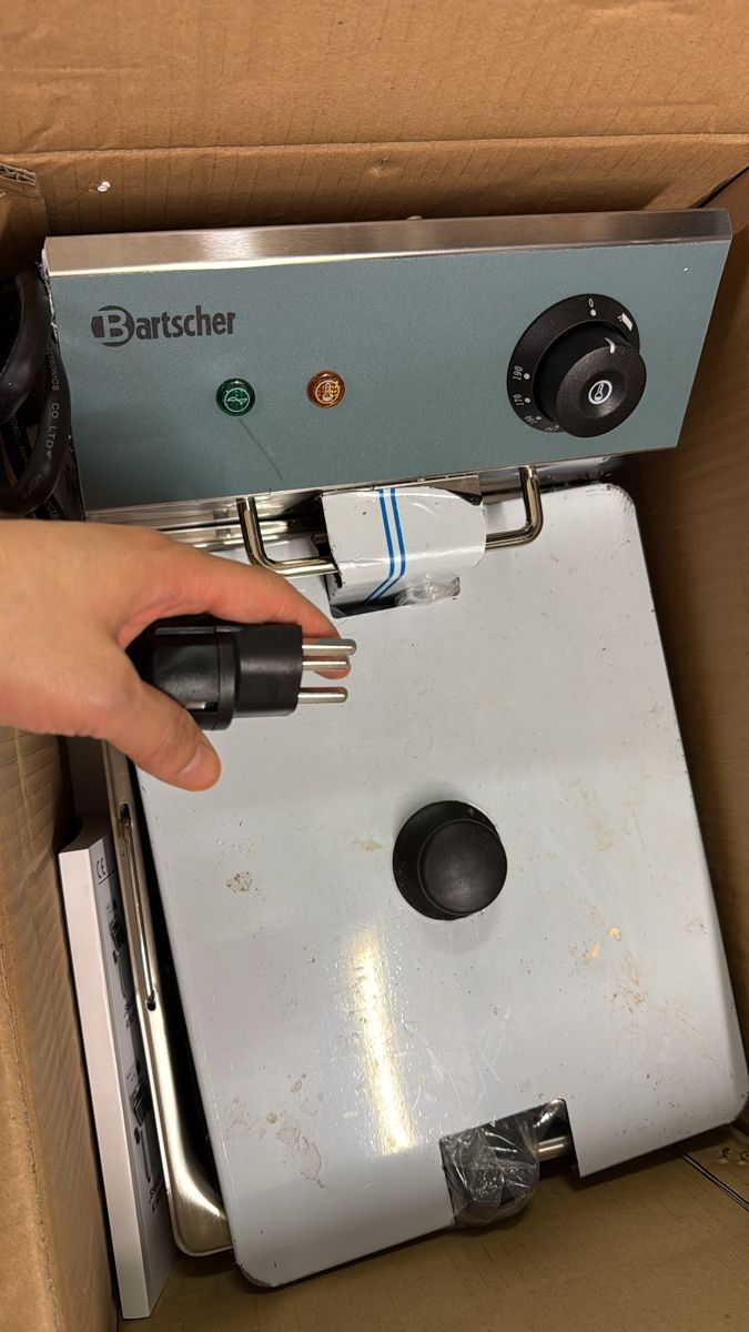 Bartscher Elettrodomestici da cucina: Zwei Fritteuse Bartscher Snack III, neu, – Nuovo e nell'imballaggio originale da Muttenz venduto da starwatch 2