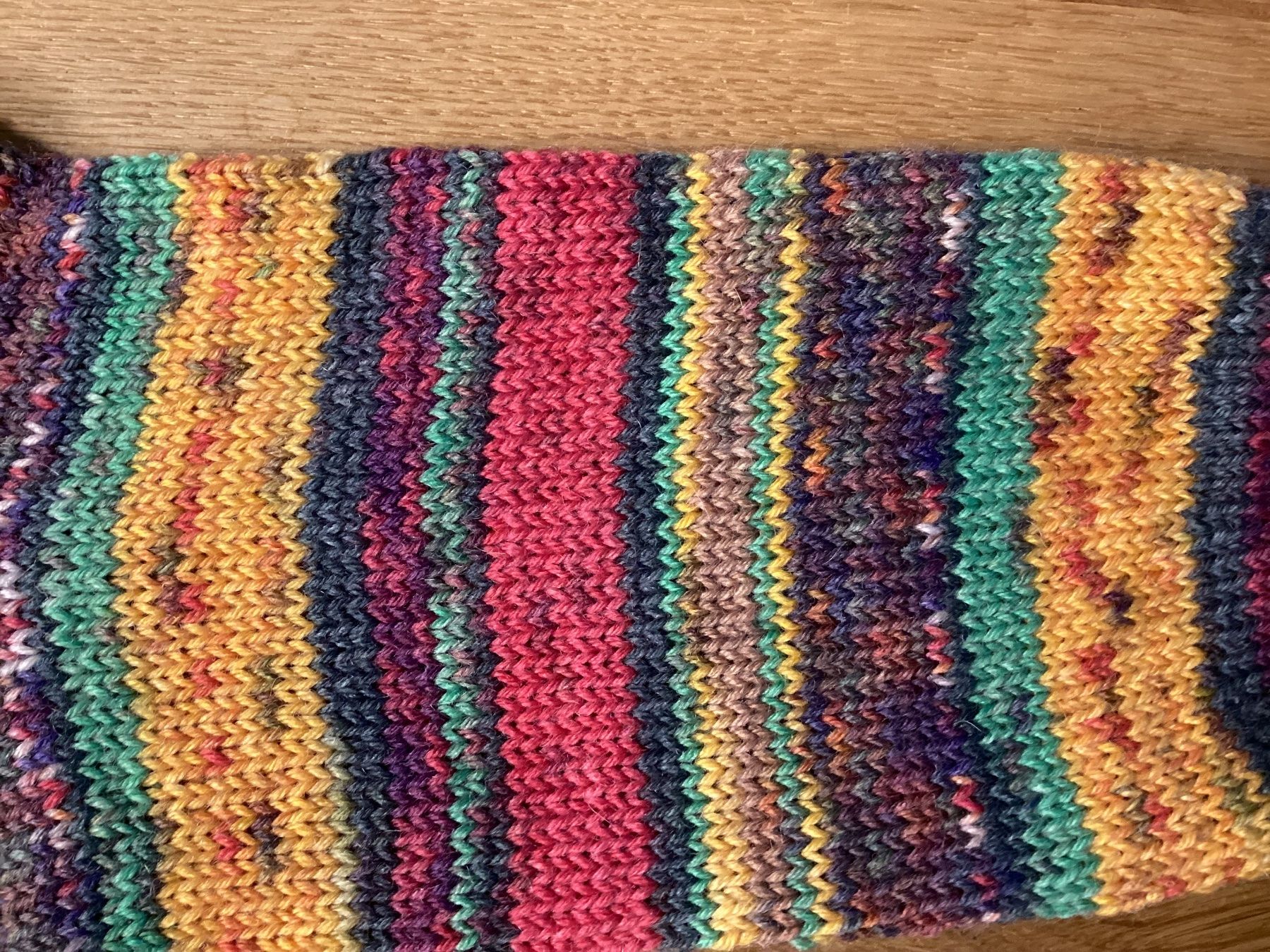 Calze: Handgestrickte Hundertwasser Socken – Nuovo e nell'imballaggio originale da Flawil venduto da kruemeli02 1