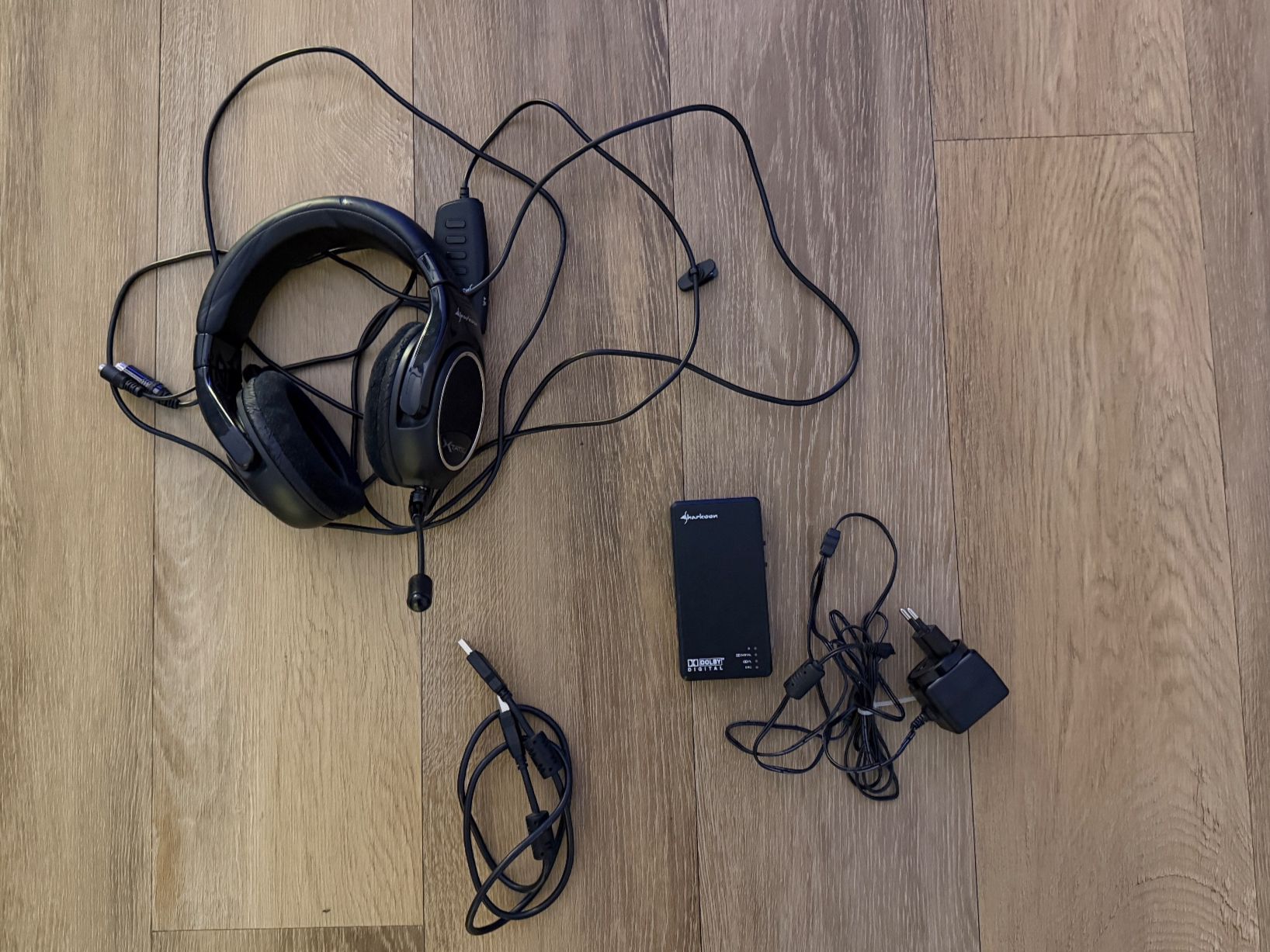 Sharkoon Cuffie: Sharkoon X-Tatic 5.1 Surround Gaming Headset mit Decoderbox – Usato da Rossrüti venduto da Teeride