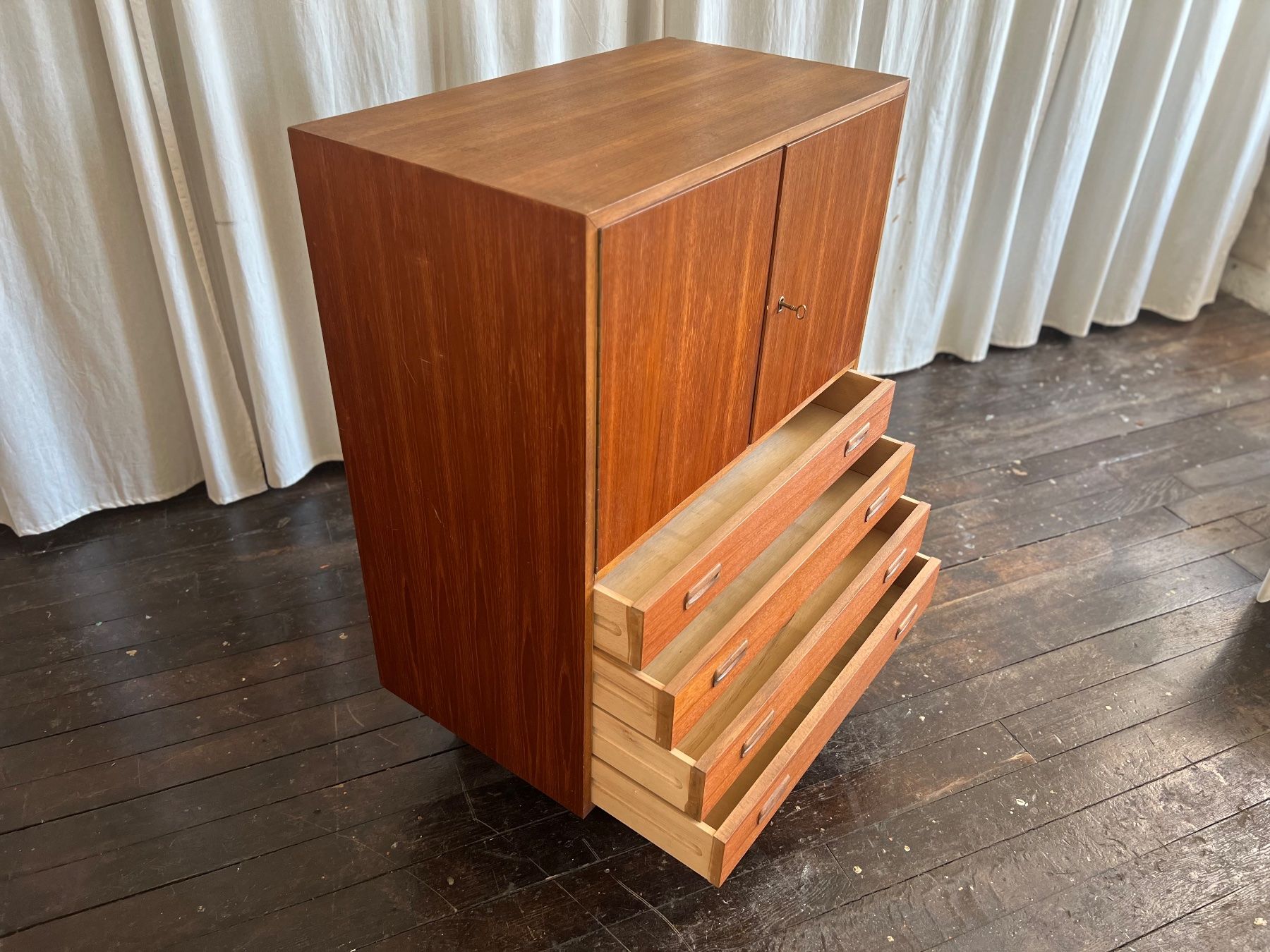 Kommoden: RÄUMUNGS-VERKAUF: Danish Teak Highboard – Gebraucht aus Kilchberg ZH von Bombo 2
