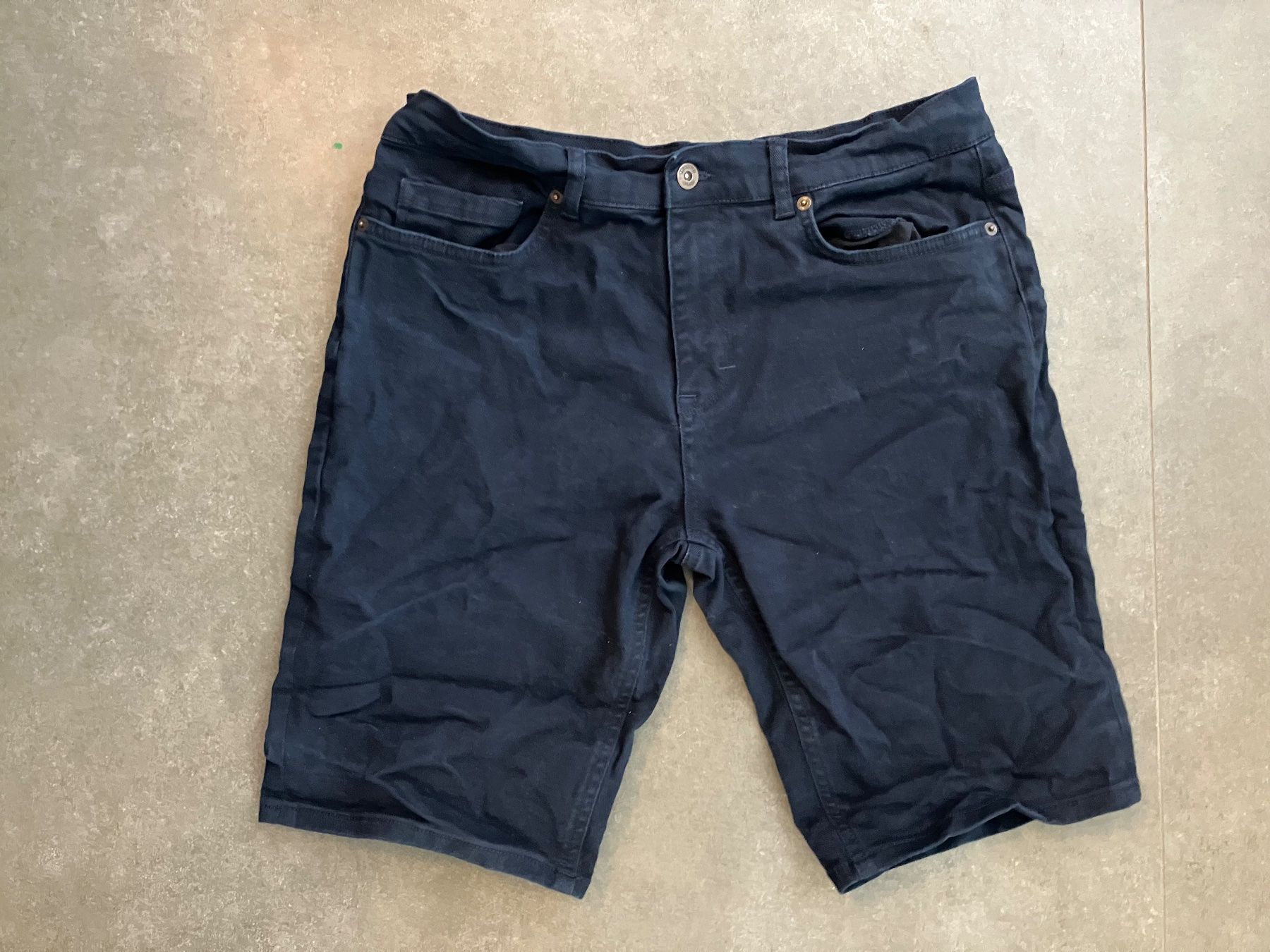 Hosen: Manor Men Shorts Bermuda dunkelblau Gr. L – Gebraucht aus Wettingen von Chnoelleli