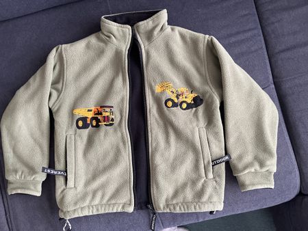 Everest Fleecejacke grün mit Baustellenmotiv Grösse 110