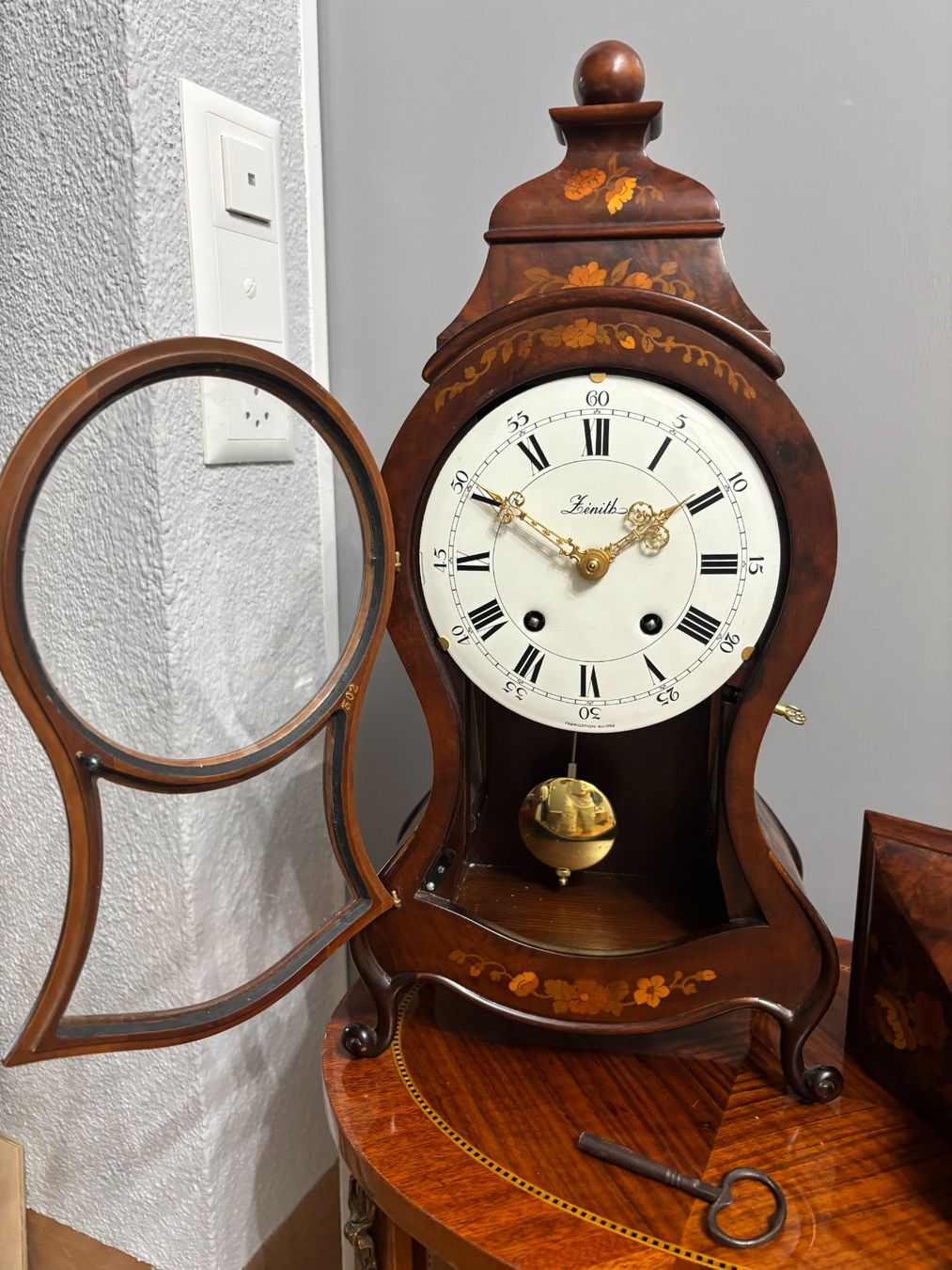 Zenith Orologi: Zenith Pendule, Holzgehäuse, funktioniert einwandfrei – Usato da Gränichen venduto da bea_nkz7 3