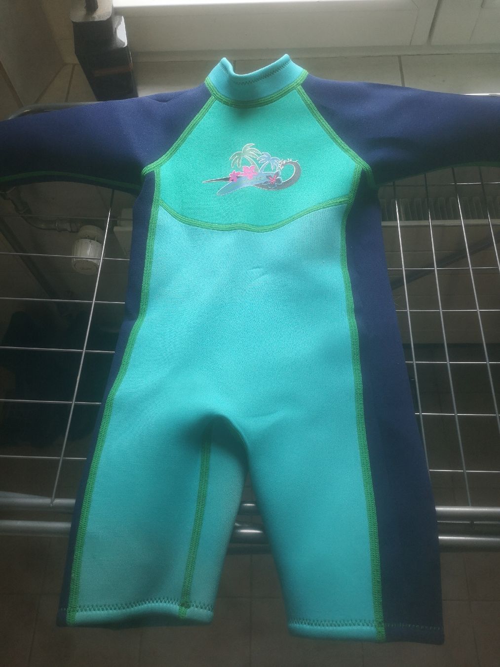 Anzüge: Neoprene Anzug shorty 4-6 Jahre – Gebraucht aus Uetikon am See von James81p