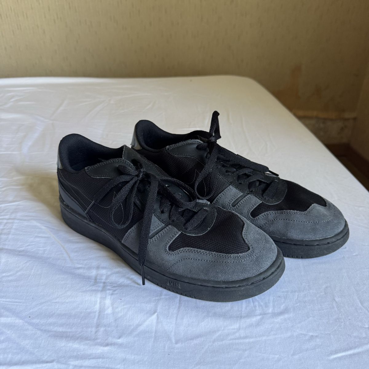 Nike Scarpe da uomo: Nike Squash-Type N.354 Black Anthracite – Usato da Lausanne 26 venduto da baptistevgl