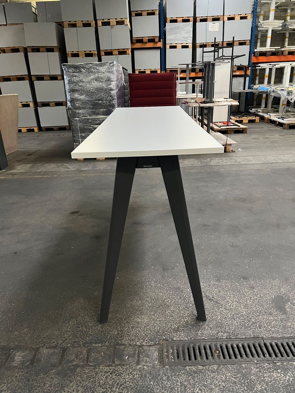 Steelcase Tische: 060 STEELCASE Stehtisch – Gebraucht aus Wangen an der Aare von TBYN 2