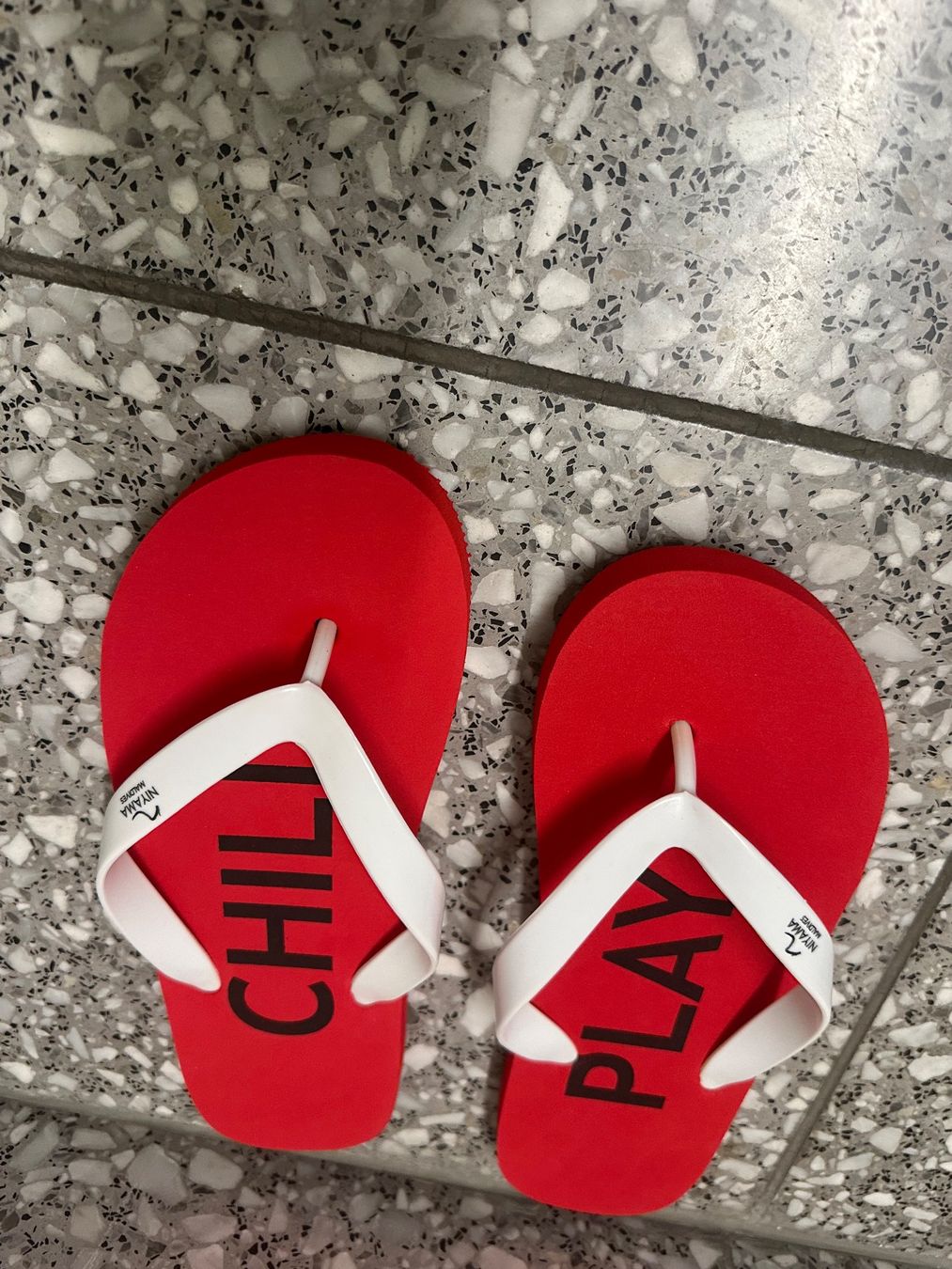 Flipperkästen: Slippers – Neu und originalverpackt aus Zug von uri_z6fm 1