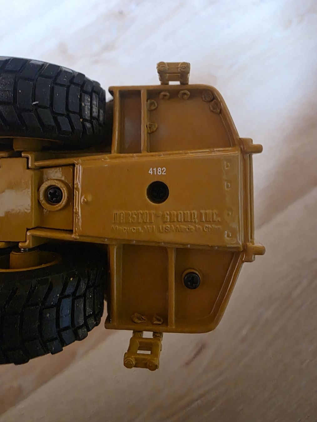 Caterpillar Kit di modellismo & Modellini statici: Caterpillar Schürfzug 1/50 – Usato da Mosnang venduto da Fischli730 1
