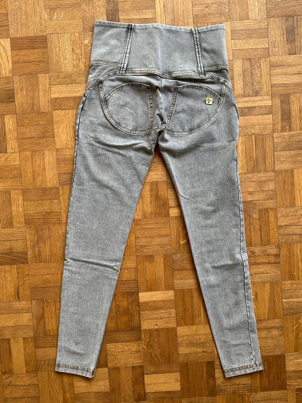 Freddy Jeans: Freddy Hose Wr.up High Waist grau – Usato da Luzern venduto da Leumatt2015 2