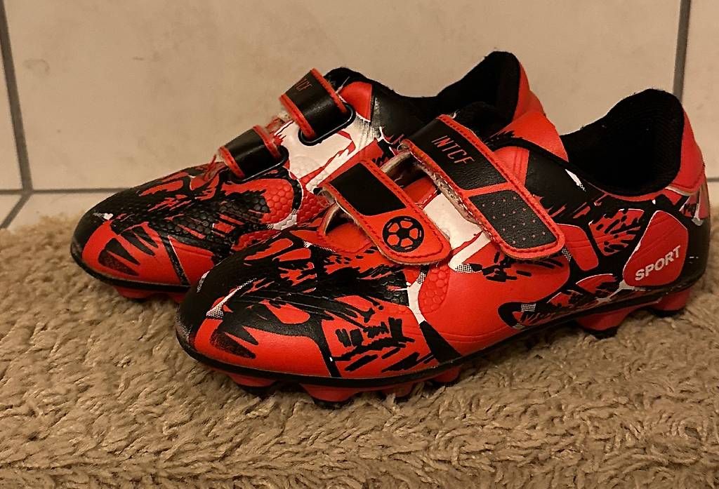 Chaussures garçon: Fußballschuhe mit Klettverschluss 31 – D'occasion à Fehren par Flugzeug1177 1