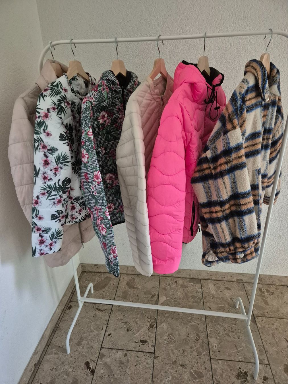Jacken: 6 Jacken, gr.S – Neu (gemäss Beschreibung) aus Rieden AG von Lapca