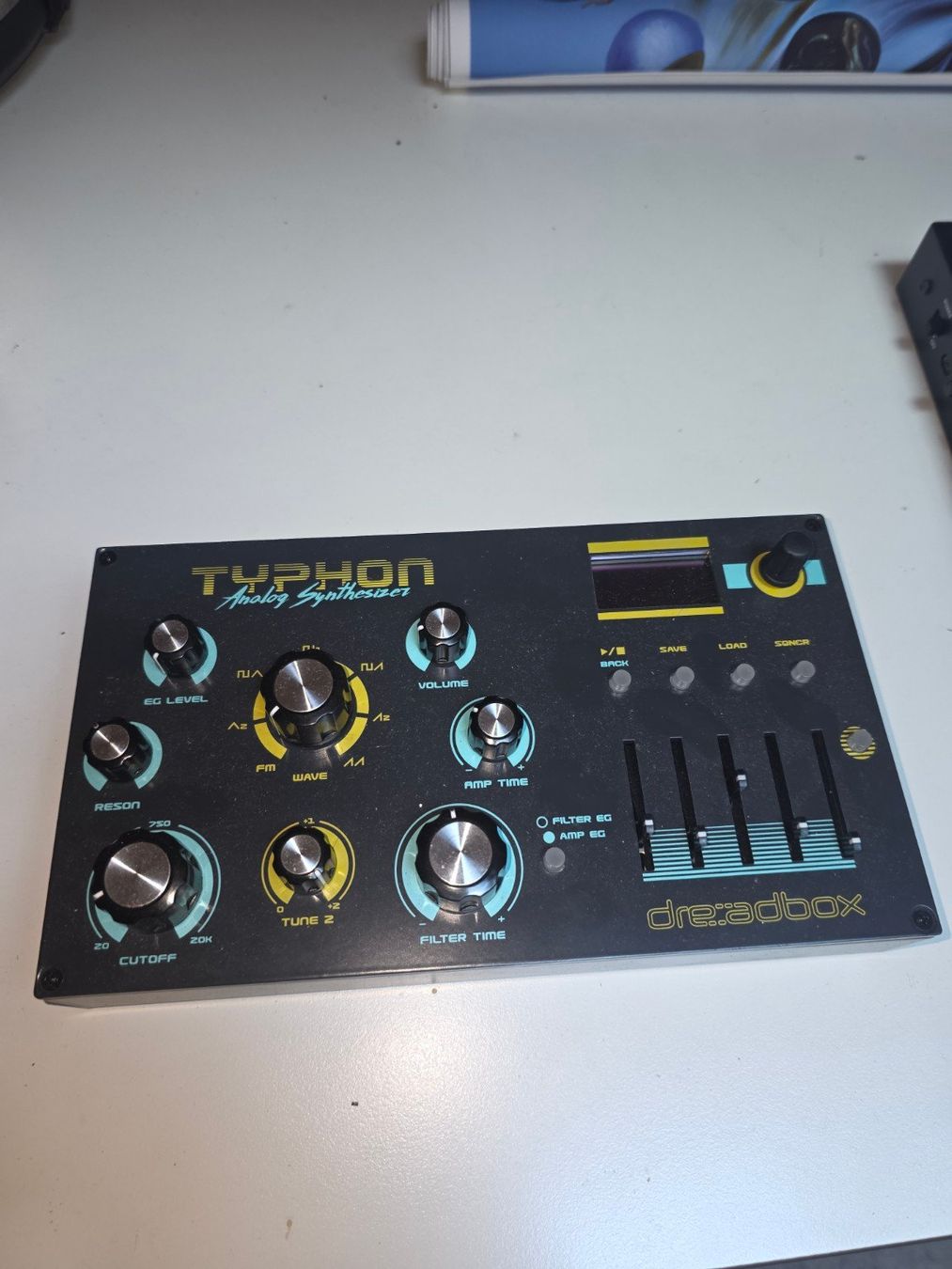 Musikinstrumente: Dreadbox Typhon analoger Synthesizer mit Effekten – Gebraucht aus Beringen von mat_cg9r