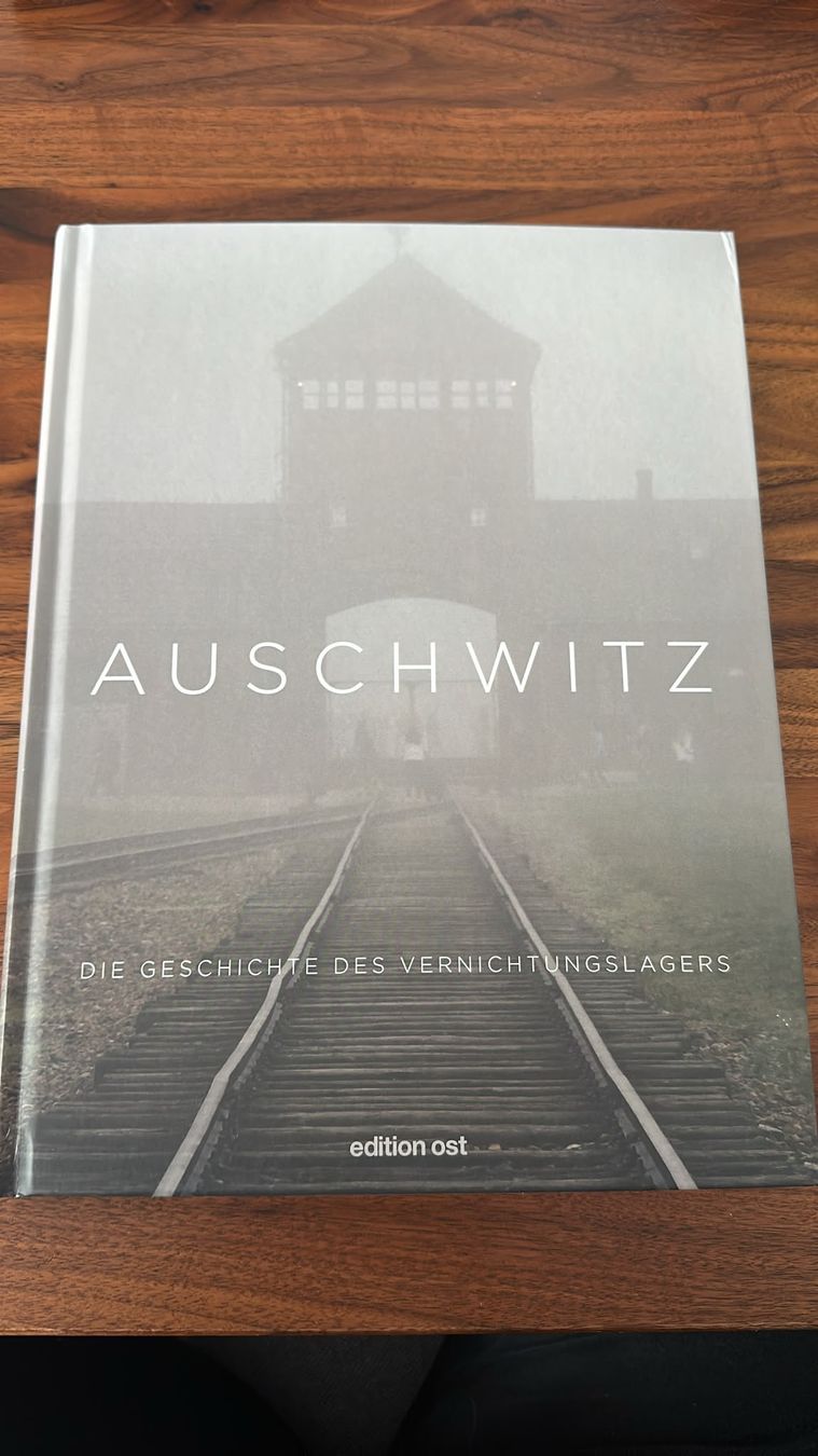 Libri: Buch Auschwitz: Die Geschichte des Vernichtungsslager – Nuovo (secondo la descrizione) da Olten venduto da MattRed