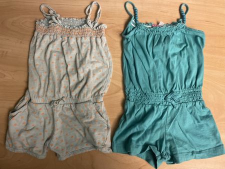 2 süsse Jumpsuits kurz Gr.92