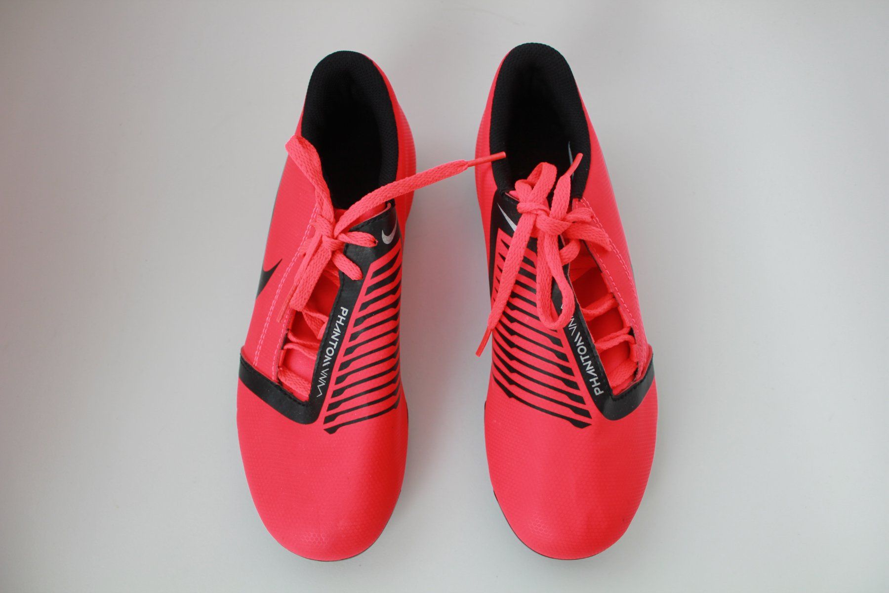 Nike Scarpe per ragazzi: Chaussures de footbal Nike Phantom  t. 37.5 – Usato da Peseux venduto da Gilloss 1