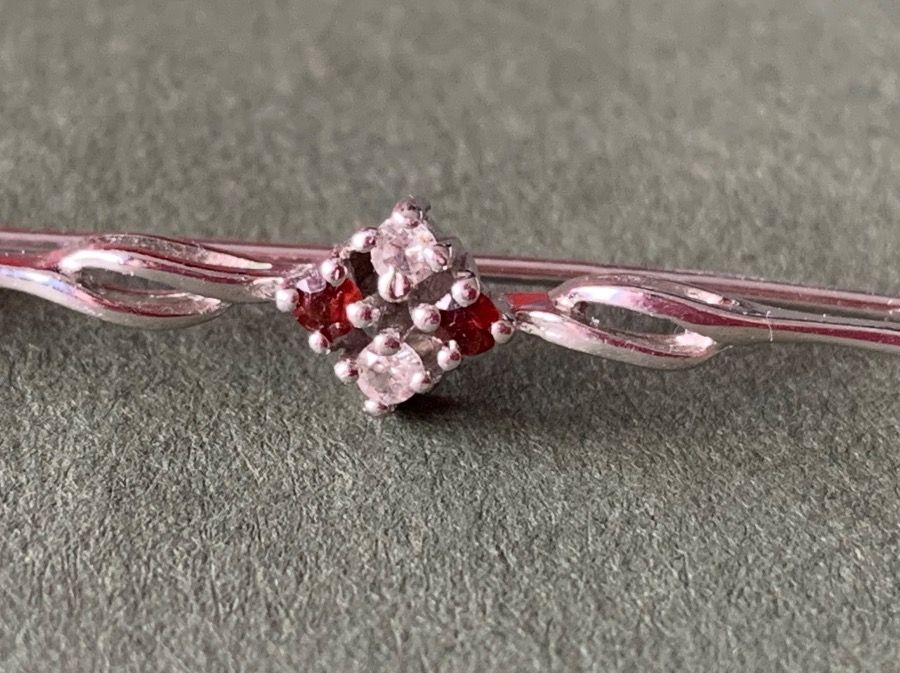 Spille & Fermagli: Klassische Brosche rot/weiss – Usato da Laufen venduto da Bellebellezza