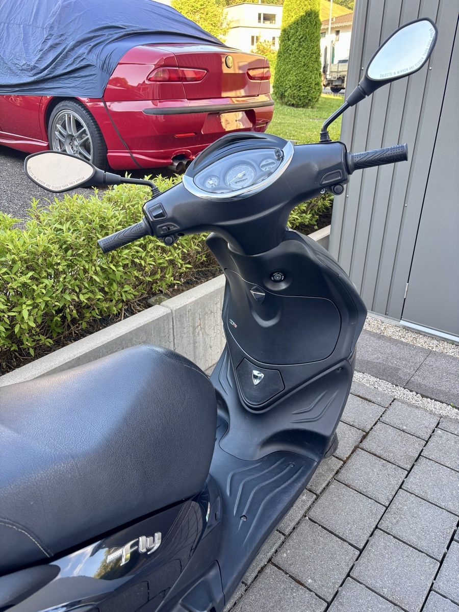 Piaggio Scooter: Piaggio Fly 125 Schwarz 15000km gebraucht – Usato da Ulisbach venduto da gfalafao 3