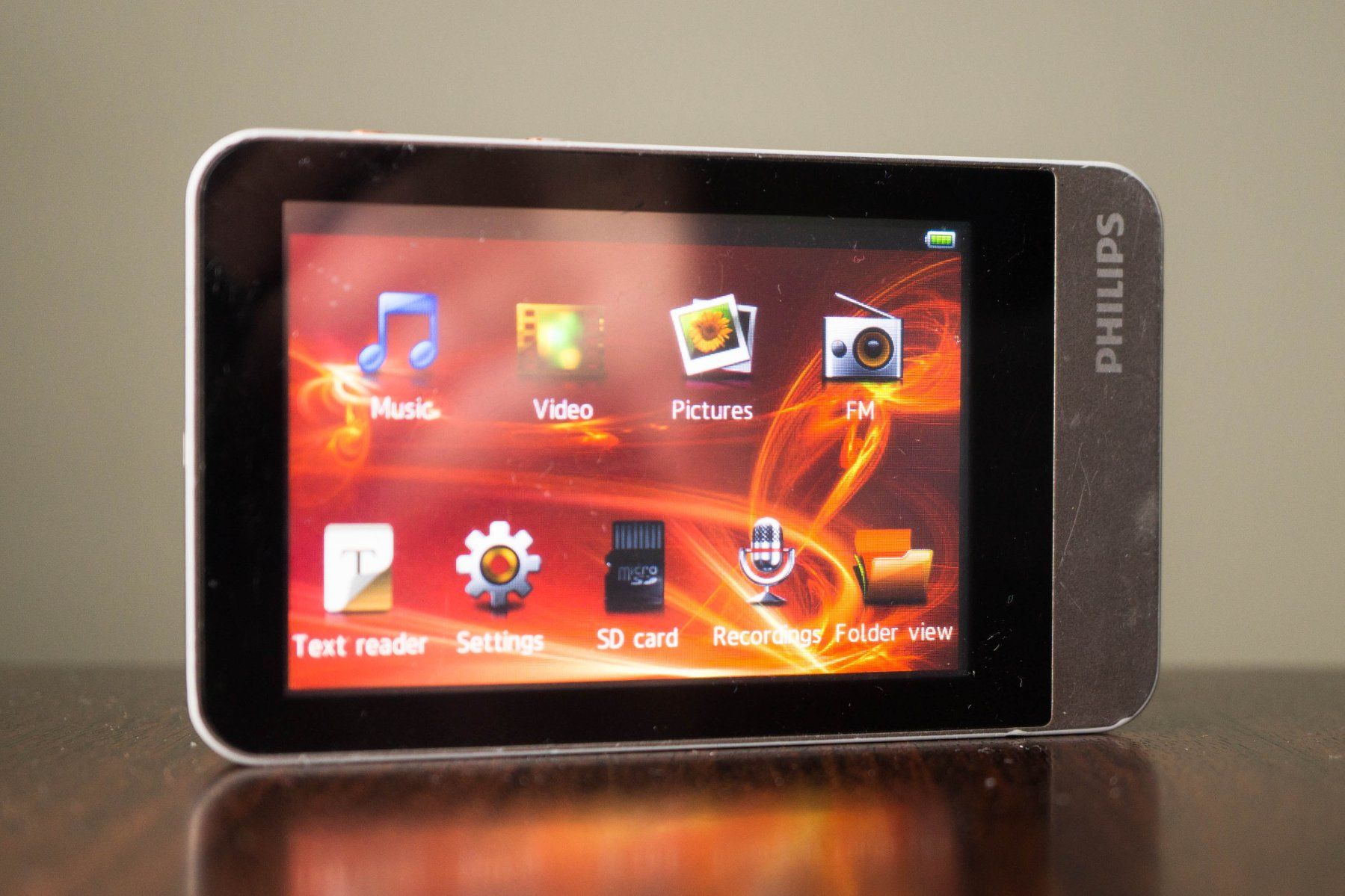 Philips Tragbarer Mediaplayer: Philips GoGear 4GB Touchscreen + FM Radio + Record + SD Card – Gebraucht aus Thörishaus von vintagger