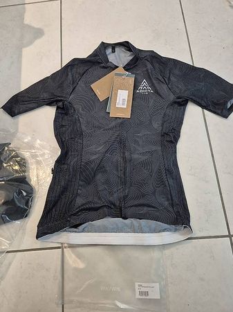 Radhose und Radtrikot Frauen Gr. L NEU