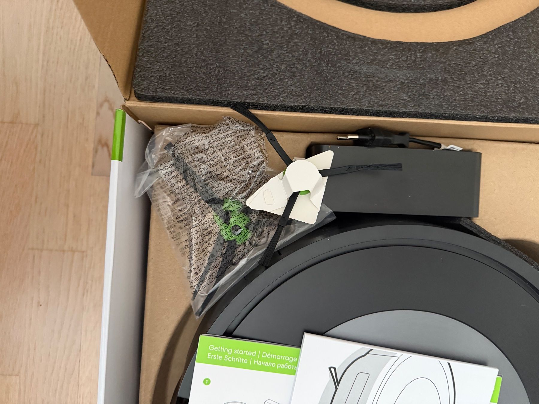Irobot Aspirateurs & Accessoires: iRobot Roomba j7 Saugroboter gebrauchter Zustand – D'occasion à Glattfelden par Schwaderlocher 4