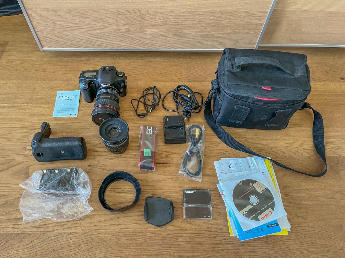 Canon Appareil photo: Canon 30D avec accessoires  – D'occasion à Font par TrainspottersuisseHo