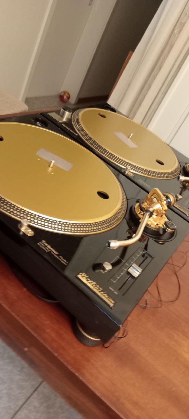Technics Giradischi: sl1200 mk2 limited gold edition – Usato da Biel/Bienne venduto da ri-k2503