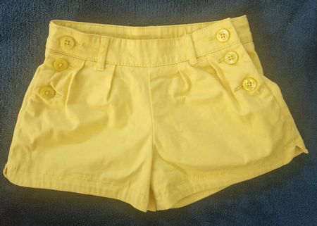 United Colors of Benetton Shorts Gelb Gr. 120 (6-7 J.)