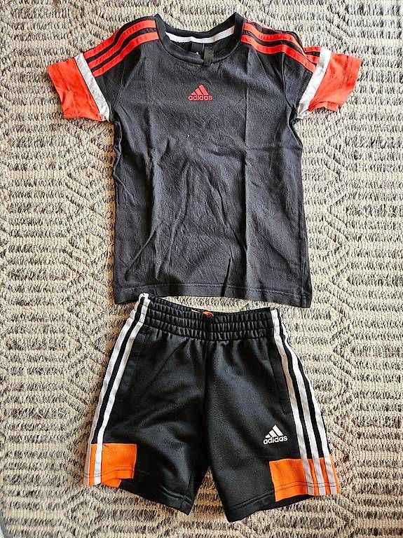 Lotti & Set di vestiti: Jungen Kleiderpaket, Grösse 128 – Usato da Nussbaumen AG venduto da Ralix 1