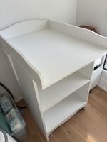 Wickeltisch mit zwei Regale Ikea 
