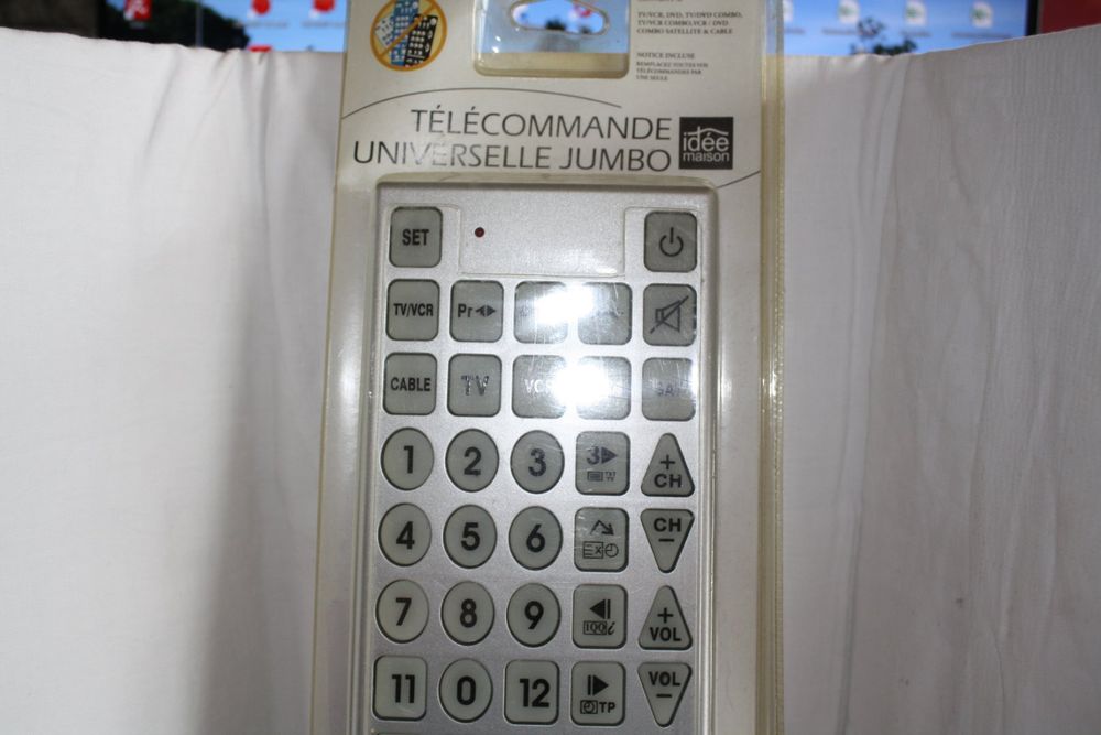 Jumbo Universal Remote (Neu und originalverpackt) in Blauen für CHF 5 ...