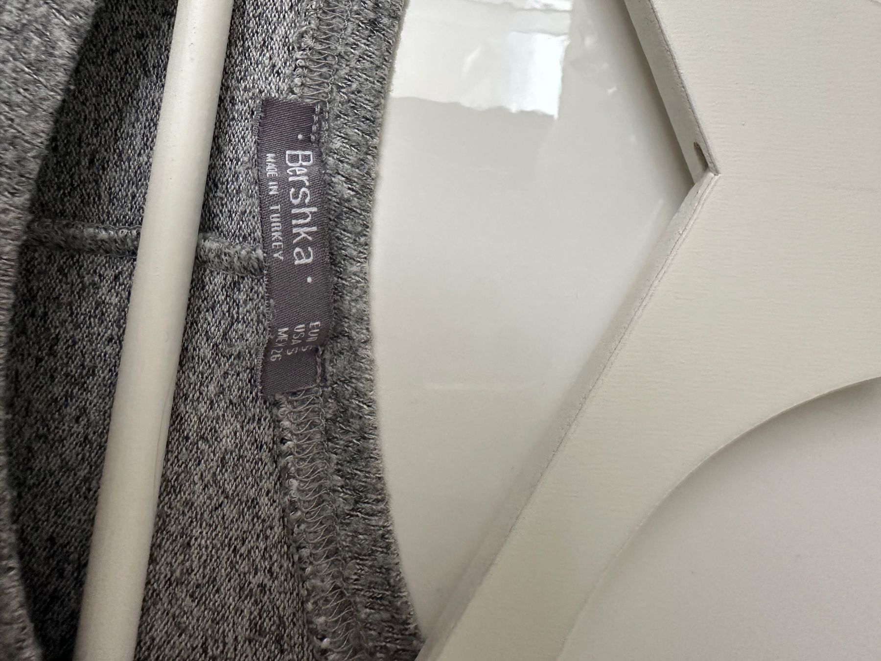 Bershka Maglioni & Felpe: Bershka Strickpullover, grau, neuwertig, Gr. S, Herbst – Usato da Merenschwand venduto da R-R-R 2