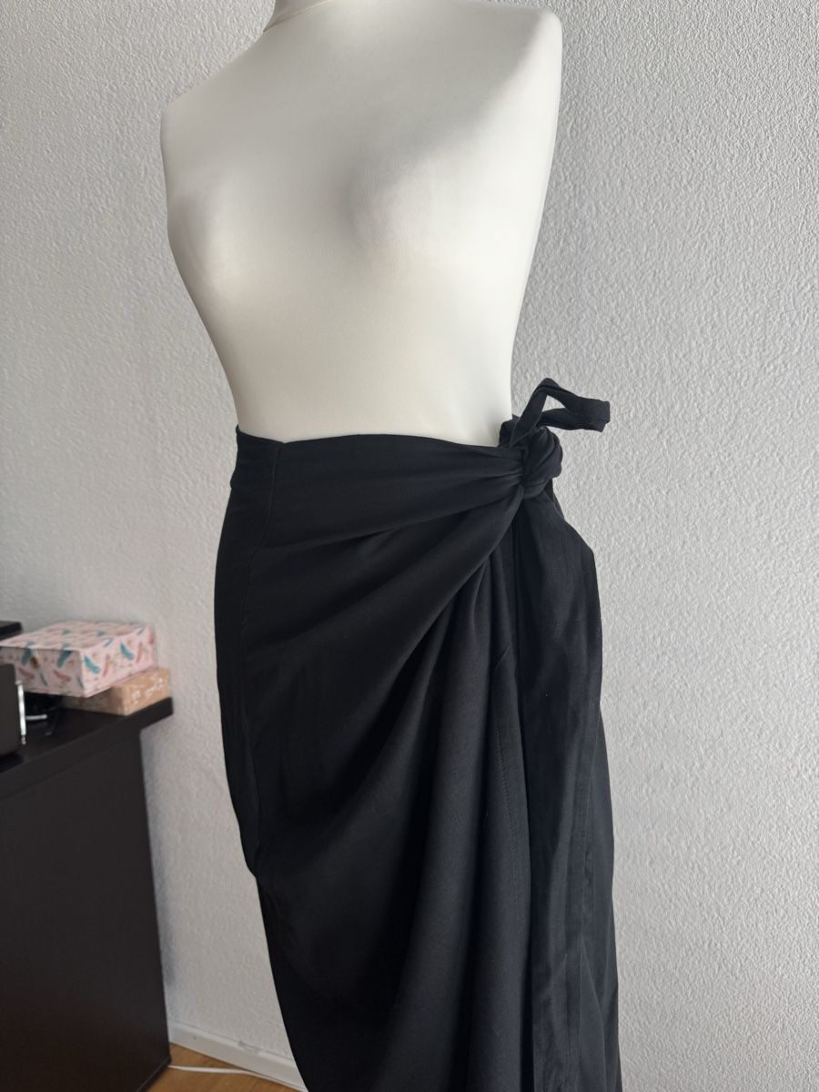 Next Gonne: NEXT Wickelrock Gr 48 schwarz – Usato da Baden venduto da Linda46