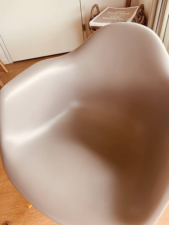 Eames Poltrone: Design Schaukelstuhl Eames von Vitra – Usato da St. Gallen venduto da Nicole79Ming 1