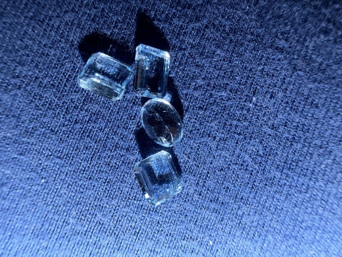 Pierres précieuses: Aquamarin  – D'occasion à Hombrechtikon par mes_mmb8