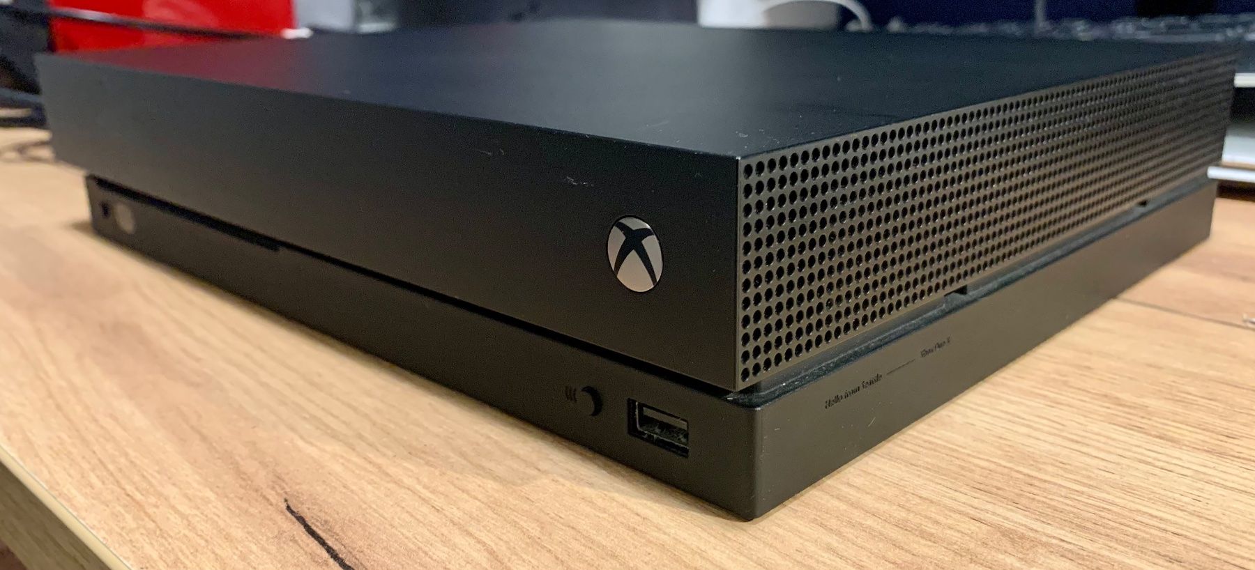 Microsoft Konsolen: Original XBOX ONE X KONSOLE in Schwarz – Gebraucht aus Pratteln von