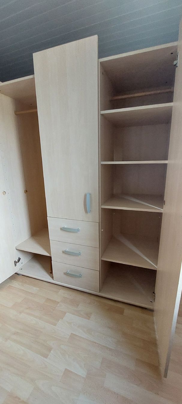 Armoires: Kleiderschrank – D'occasion à Rickenbach BL par chirsibaum 2