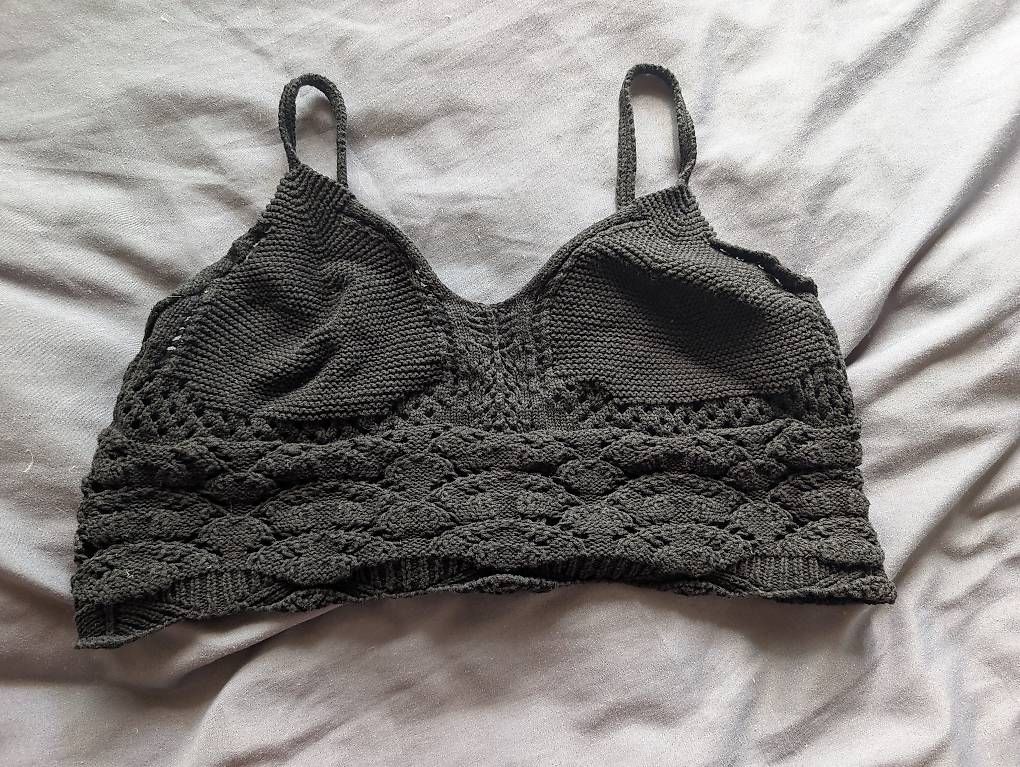 Top: Crop top en crochet  – Usato da Alle venduto da pau_qb8x 1