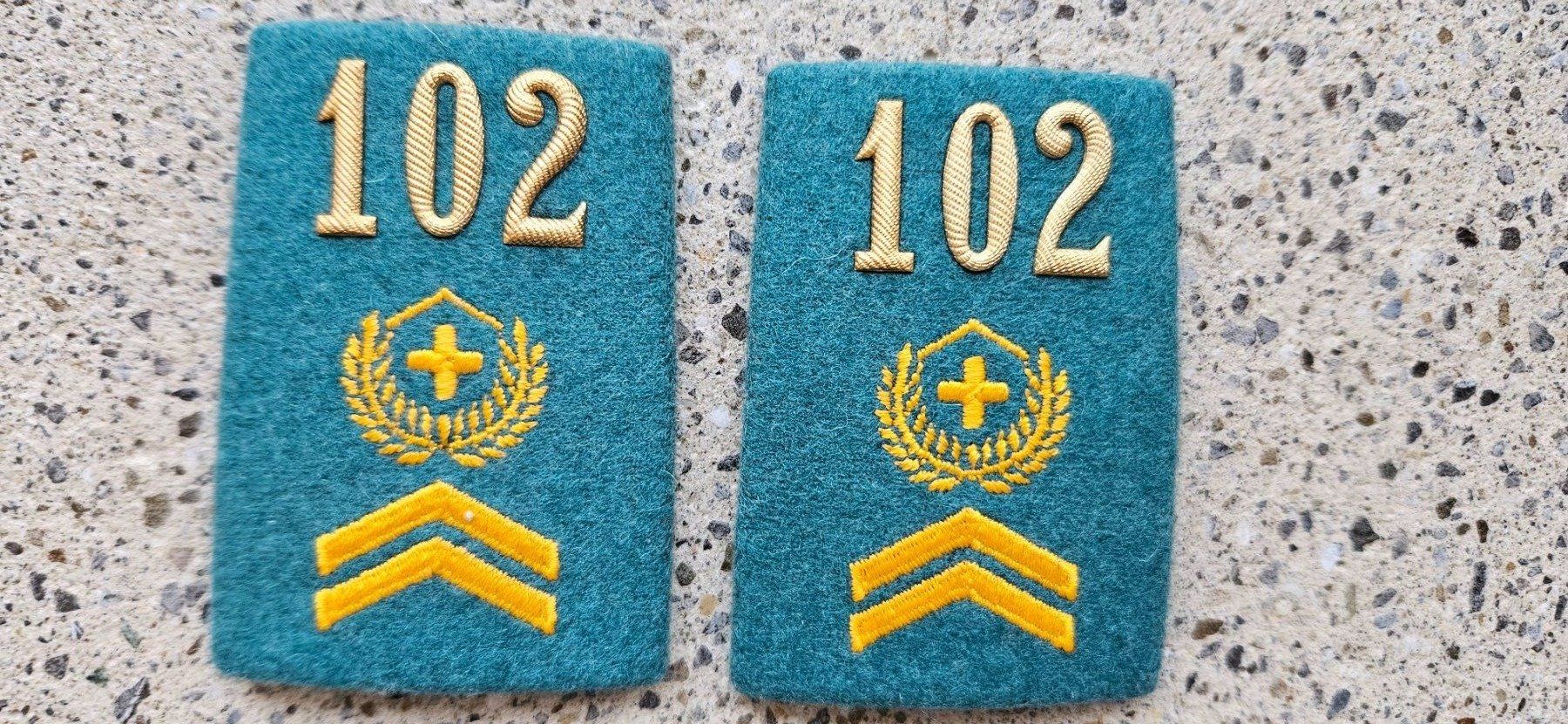 Schweizer Armee Plaketten & Abzeichen: *** Patten /Schulterschlaufen mit Nummer *** – Gebraucht aus Riedholz von fr_sIruP